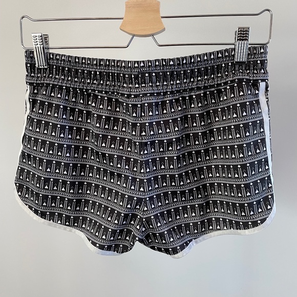 Adidas Casual Shorts with Pattern Print - Picture 2 of 3
